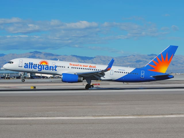 N903NV - Twin-engine aircraft