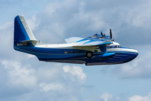 N98TP - Twin-engine aircraft