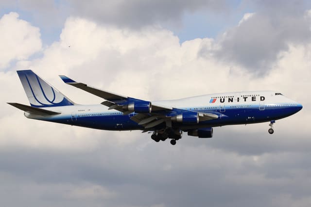 N104UA - Boeing