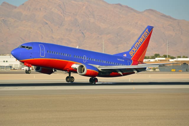 N658SW - Twin-engine aircraft