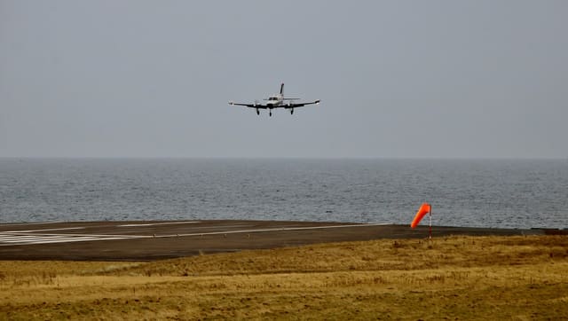 N44NE - Twin-engine aircraft