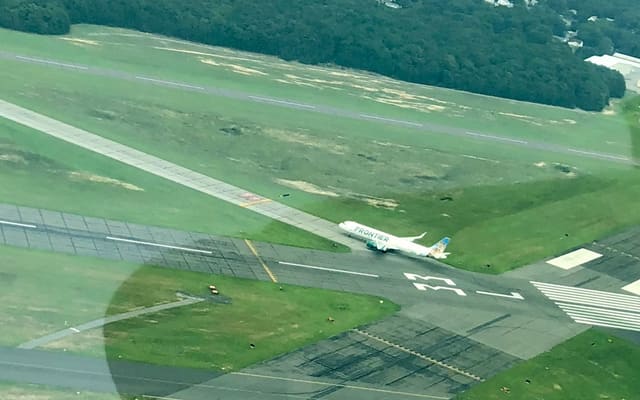 N706FR - Twin-engine aircraft