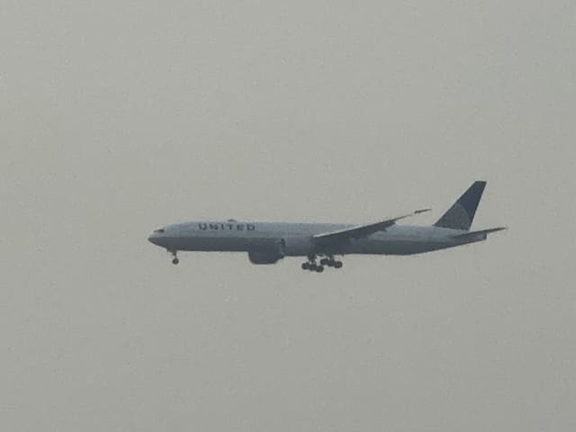 N2140U - Twin-engine aircraft