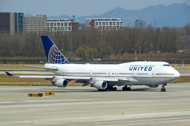 N128UA - Boeing