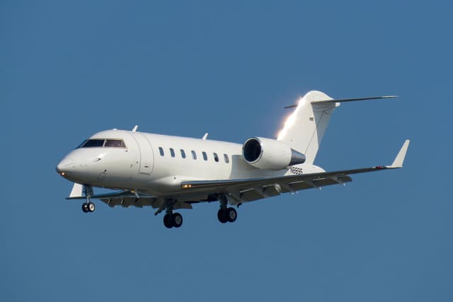 N8895 - Business jet