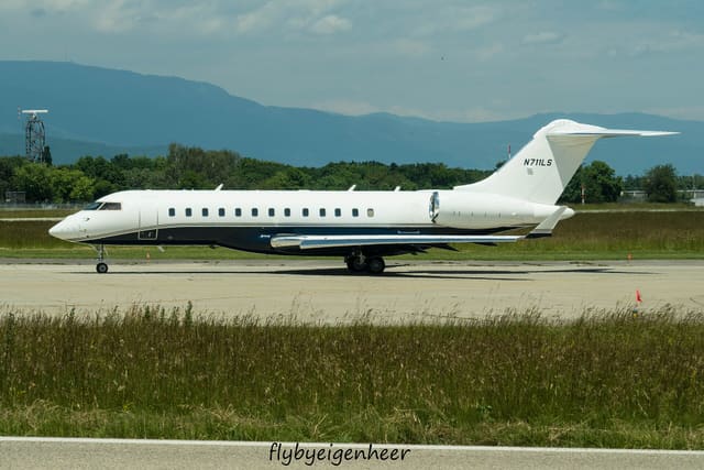 N711LS - Business jet