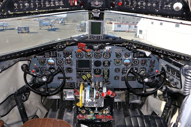 N30TN - Twin-engine aircraft