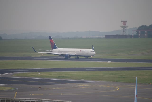 N1611B - Twin-engine aircraft