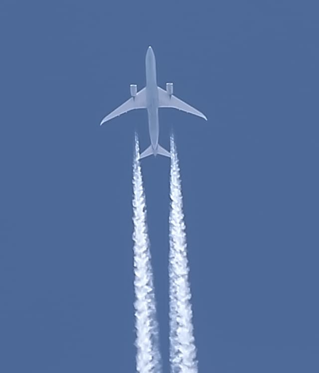 N832AA - Twin-engine aircraft