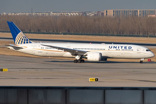 N27964 - Twin-engine aircraft