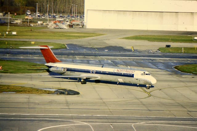 N766NC - Douglas