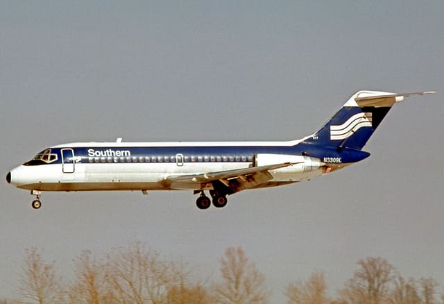 N3309L - Twin-engine aircraft