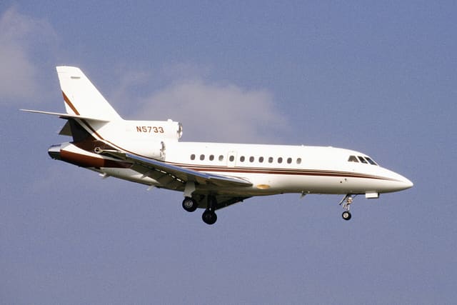 N5733 - Business jet