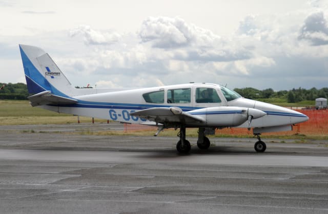 G-OOGI - Twin-engine aircraft