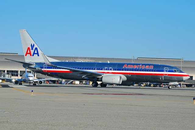 N840NN - Twin-engine aircraft
