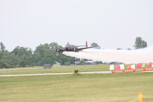 N9109R - Twin-engine aircraft