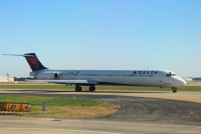 N988DL - Twin-engine aircraft