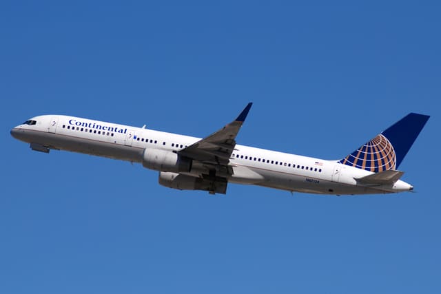 N67134 - Twin-engine aircraft