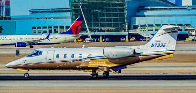 N733E - Business jet