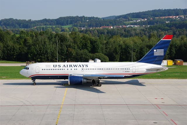 N245AY - Twin-engine aircraft