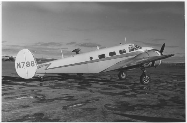 N788 - Twin-engine aircraft