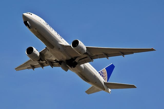N74007 - Twin-engine aircraft