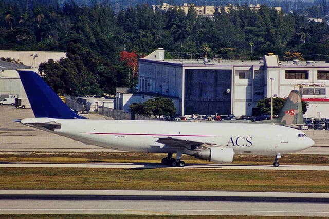 N59140 - Twin-engine aircraft