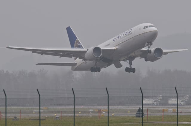 N69154 - Twin-engine aircraft