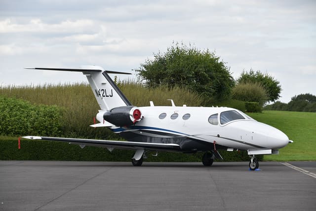 N42LJ - Business jet