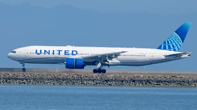 N782UA - Boeing