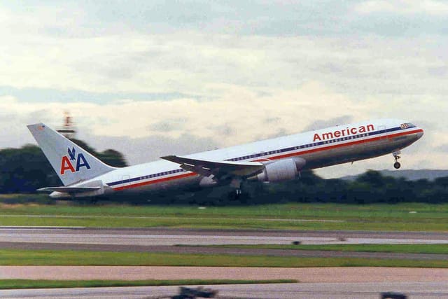 N382AN - Twin-engine aircraft