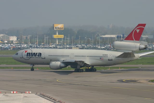 N238NW - Douglas