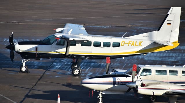 D-FALK - Twin-engine aircraft