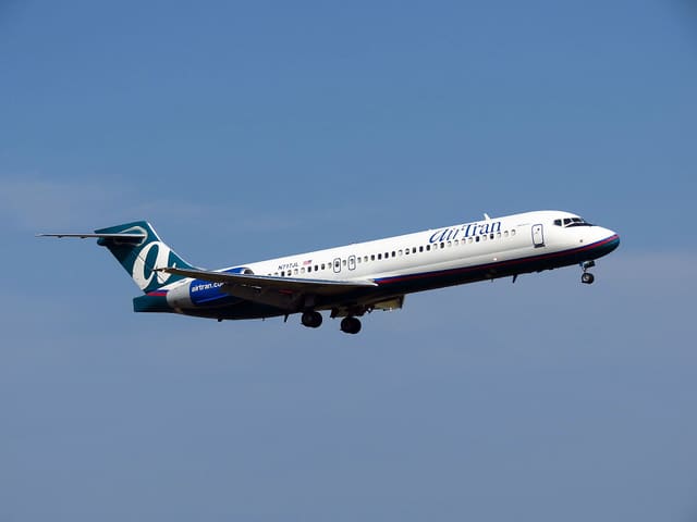 N717JL - Twin-engine aircraft
