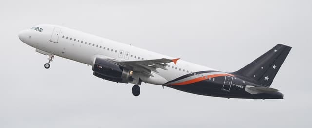 G-POWM - Twin-engine aircraft
