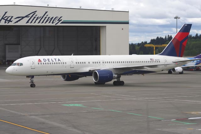 N6701 - Twin-engine aircraft