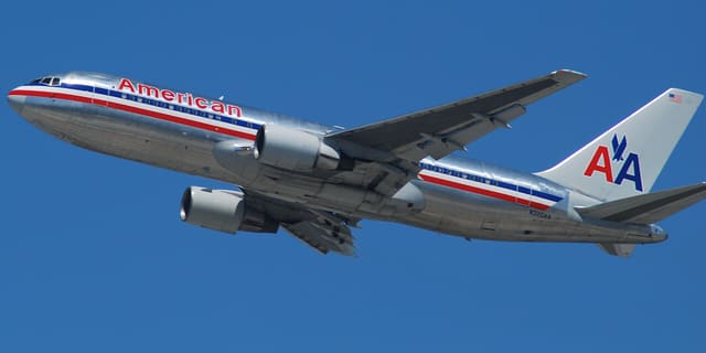 N320AA - Twin-engine aircraft