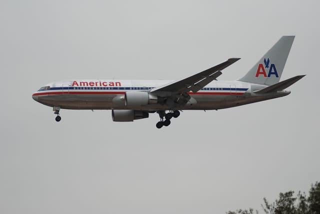 N327AA - Boeing