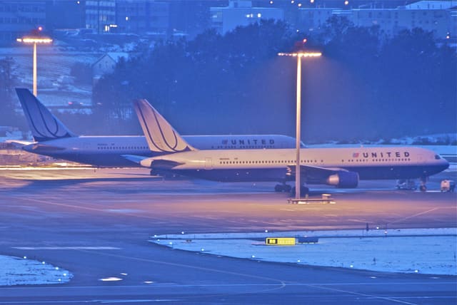 N655UA - Boeing