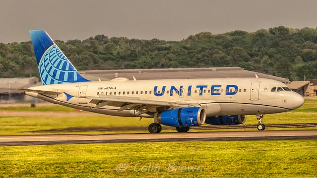 N876UA - Airbus