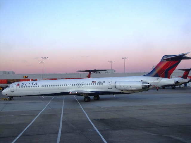 N902DE - Aircraft