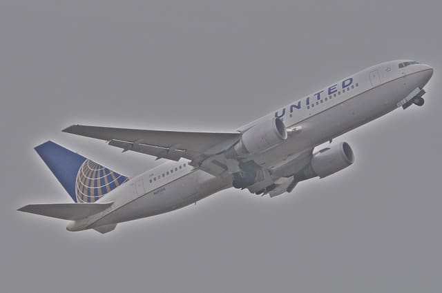 N69154 - Twin-engine aircraft