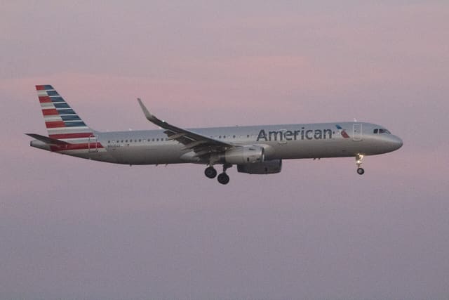 N908AA - Twin-engine aircraft
