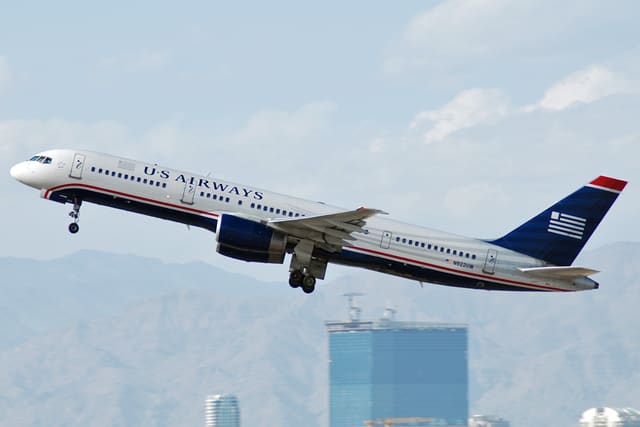 N922UW - Twin-engine aircraft