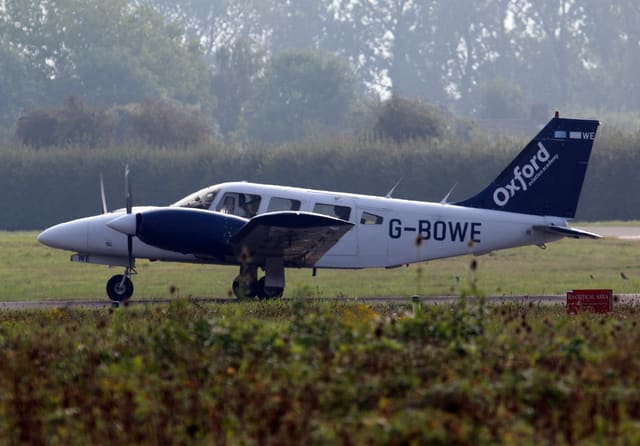 G-BOWE - Twin-engine aircraft