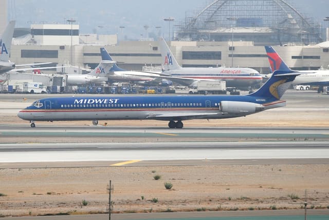 N701ME - Douglas