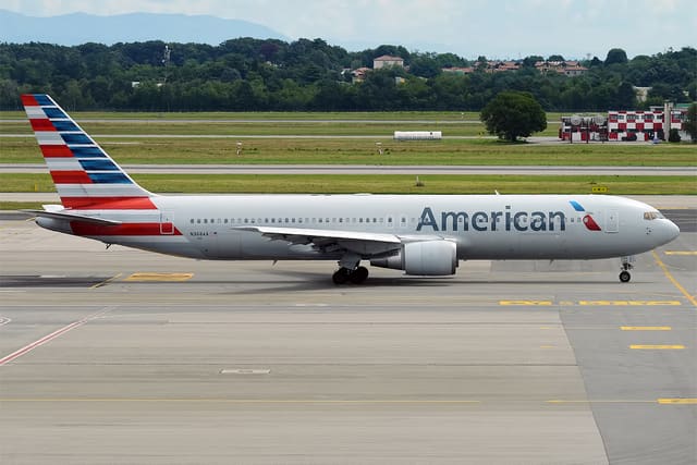 N368AA - Twin-engine aircraft