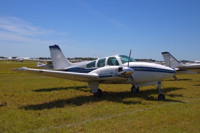 N4065S - Twin-engine aircraft