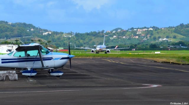 N945AN - Twin-engine aircraft