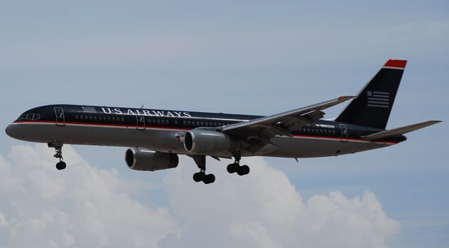 N932UW - Twin-engine aircraft